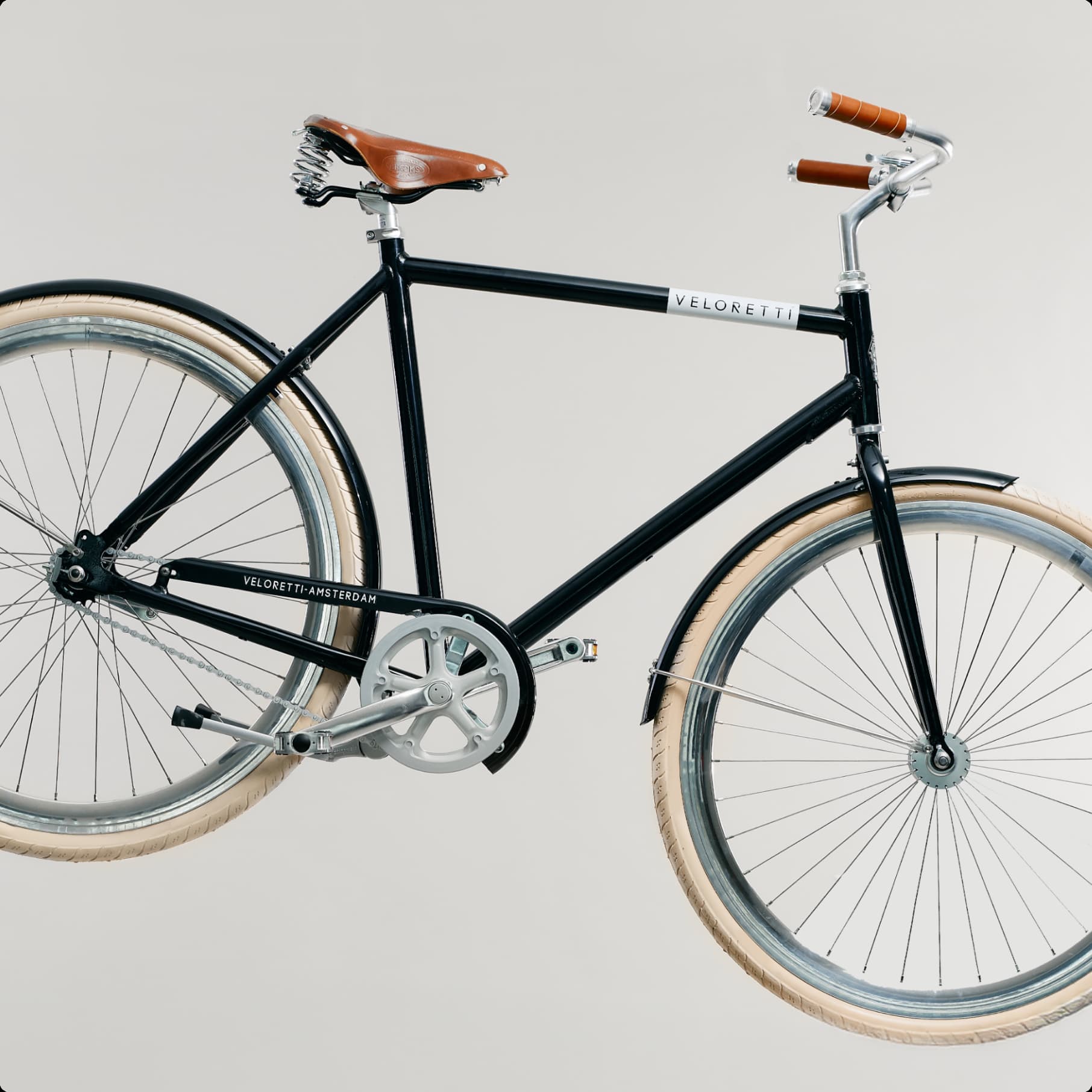 Image - PDP - City - Caféracer step-over - Soft hues. Clear identity