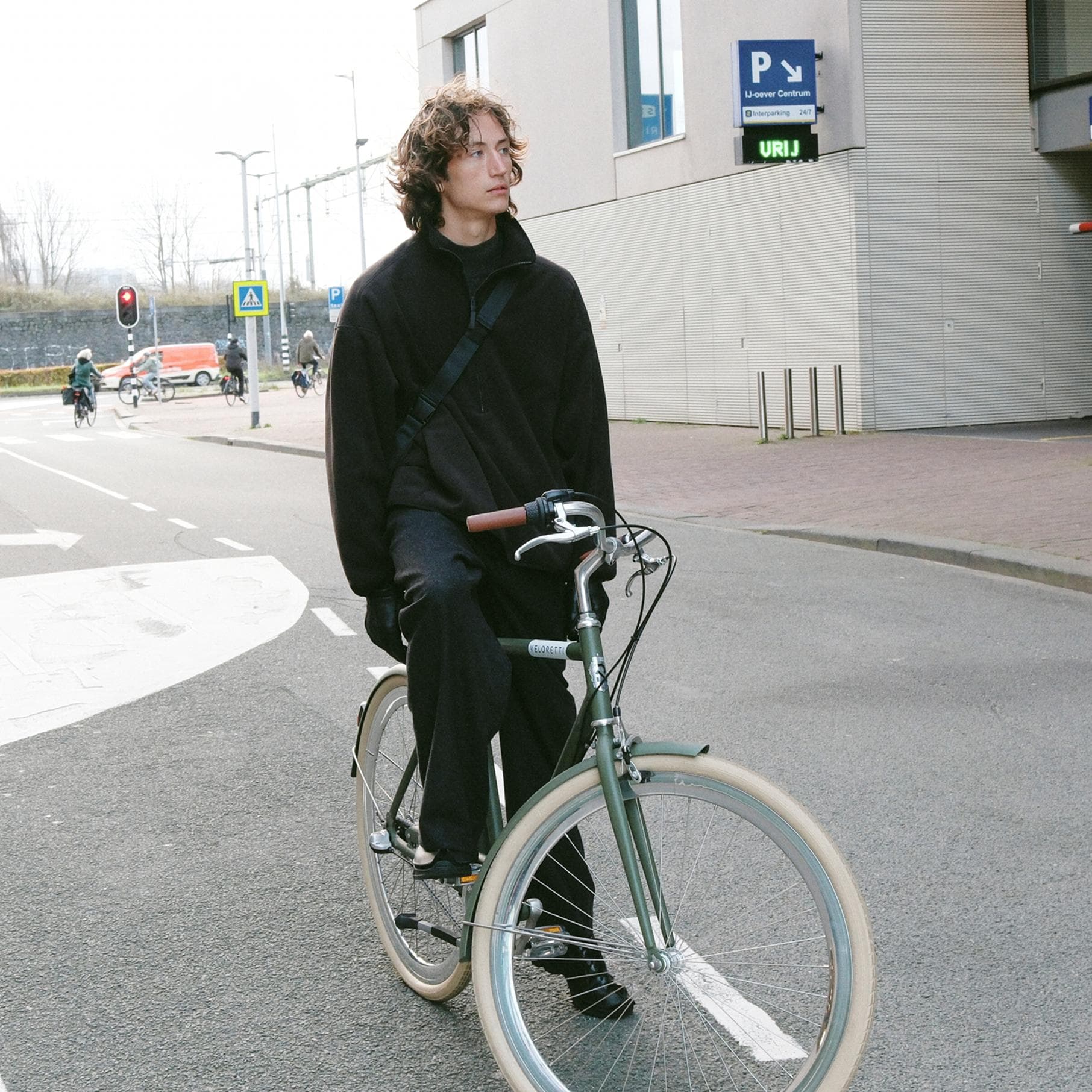 Image - PDP - City - Caféracer step-over - Lightweight, built to move