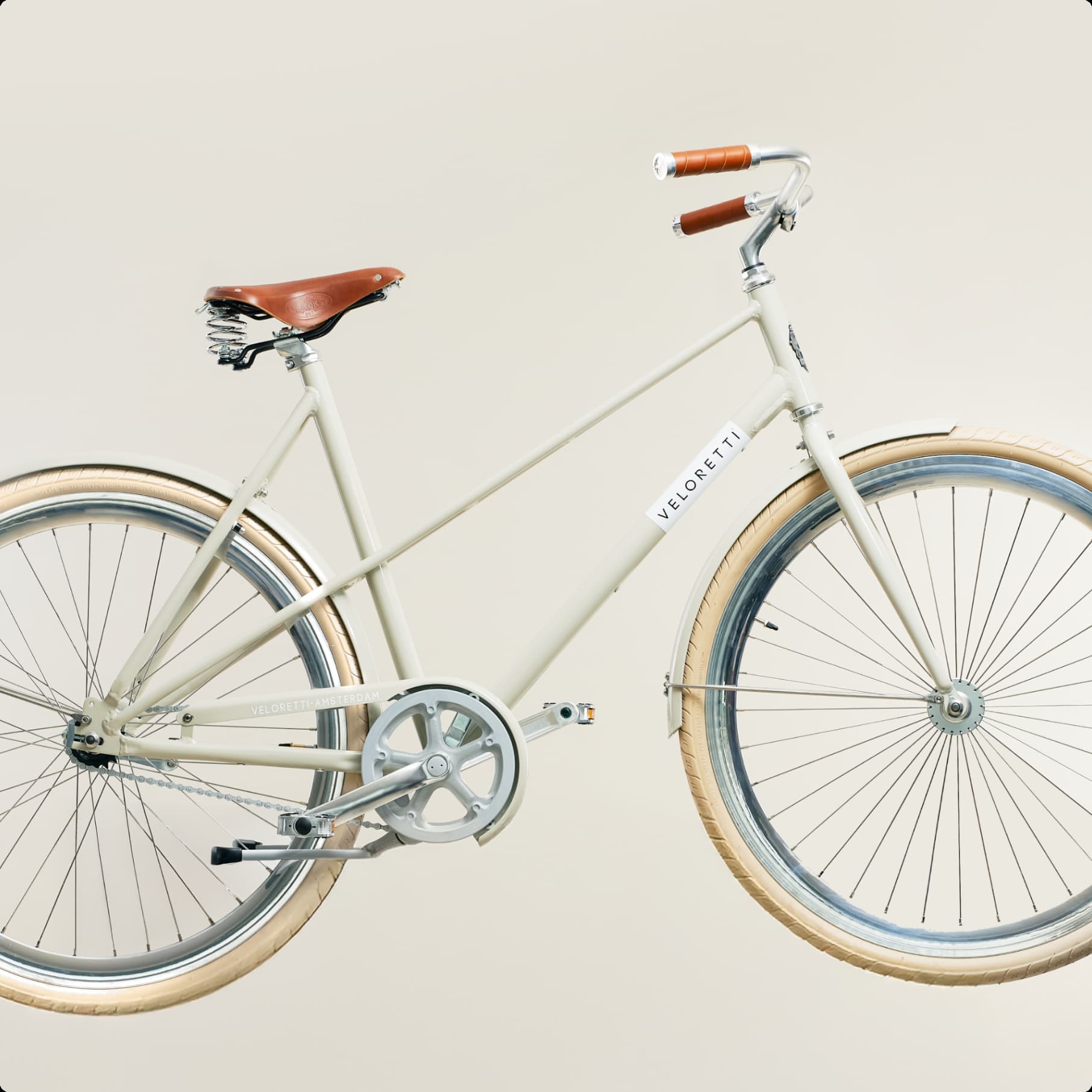 Image - PDP - City - Caféracer step-through - Soft hues. Clear identity